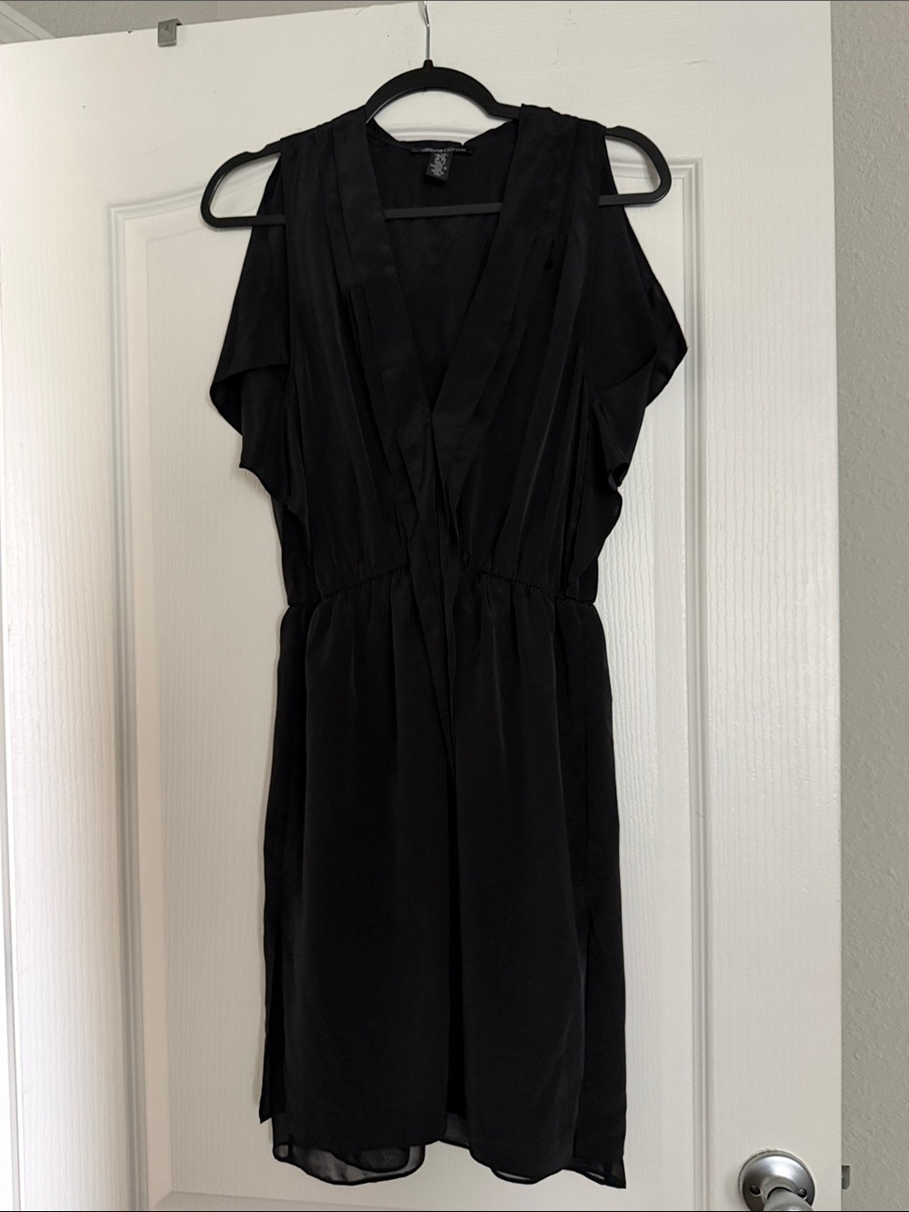 Kenneth Cole Black V-Neck Flutter Sleeve Mini Dress Sz Xs.